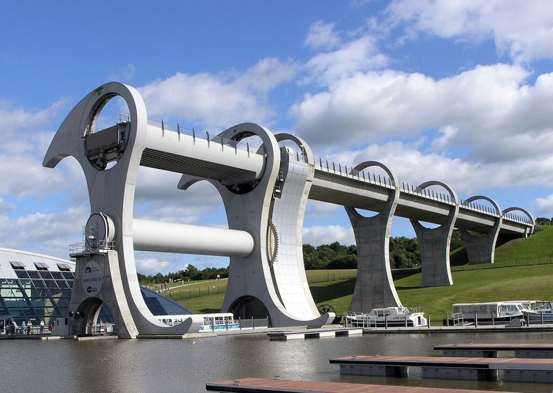 The rotating Falkirk Wheel boat lift
